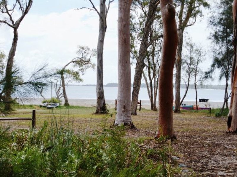 54 Coast Road, Macleay Island QLD 4184