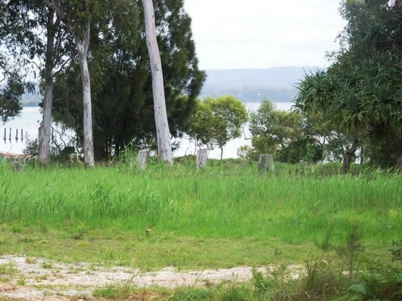 54 Coast Road, Macleay Island QLD 4184