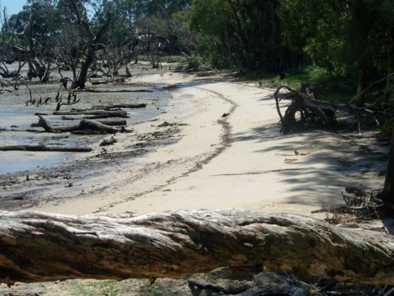 54 Coast Road, Macleay Island QLD 4184