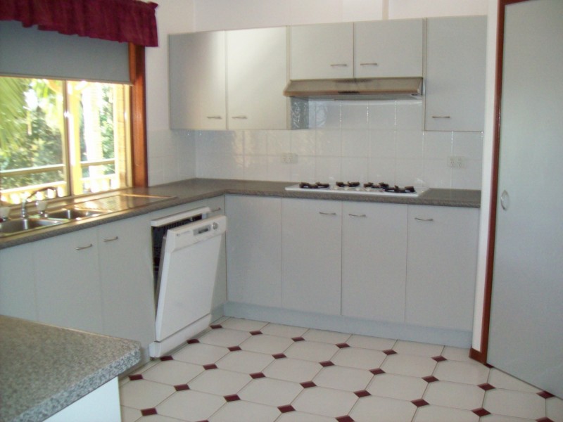 5-9 Weeroona Ave, Macleay Island QLD 4184