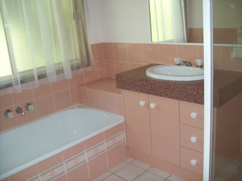 5-9 Weeroona Ave, Macleay Island QLD 4184