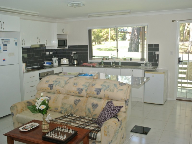 10 Tukkeri Street, Macleay Island QLD 4184