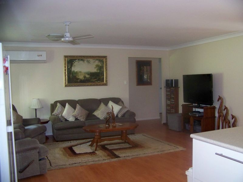 12 Tukkeri St, Macleay Island QLD 4184