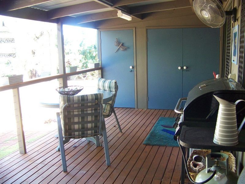 18 Cooee Cres, Macleay Island QLD 4184