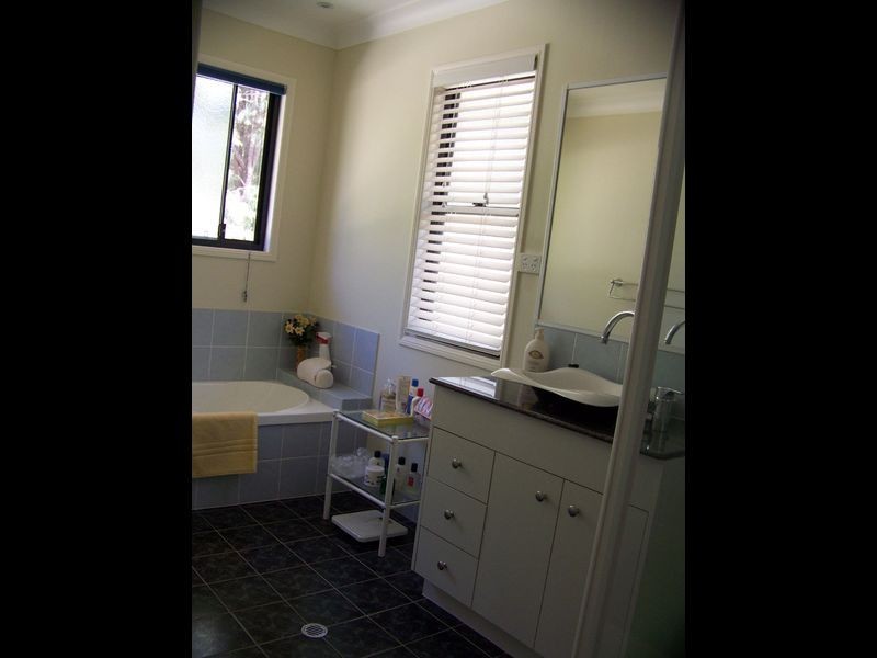 1 Dinjerra, Macleay Island QLD 4184