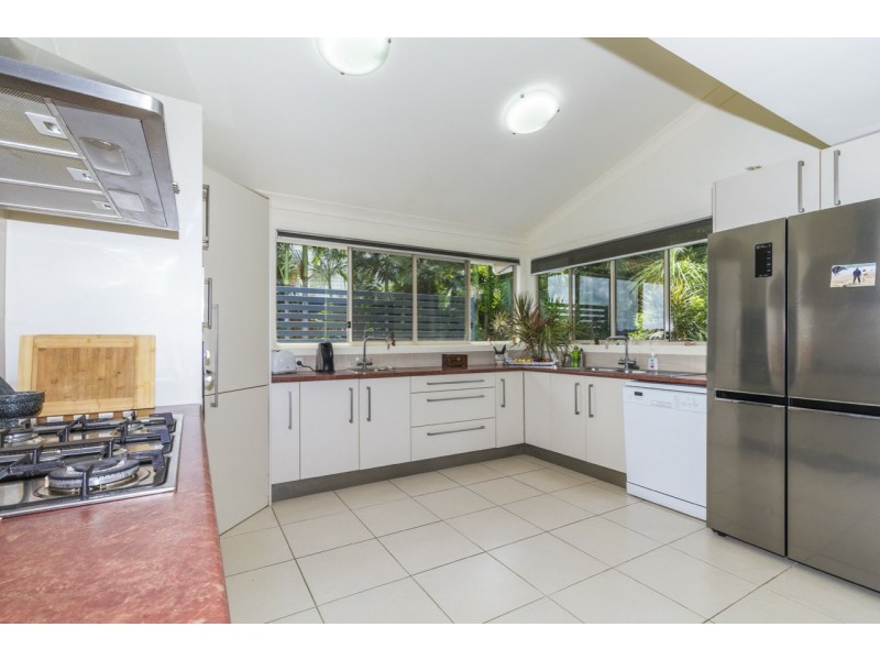 20 Calm Waters Crescent, Macleay Island QLD 4184