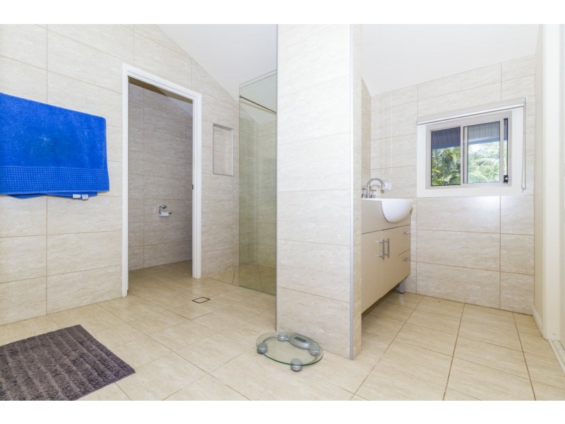 20 Calm Waters Crescent, Macleay Island QLD 4184