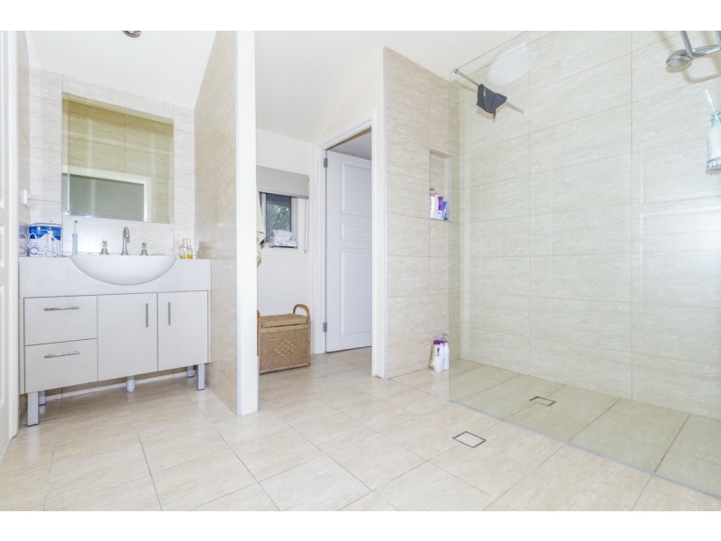 20 Calm Waters Crescent, Macleay Island QLD 4184