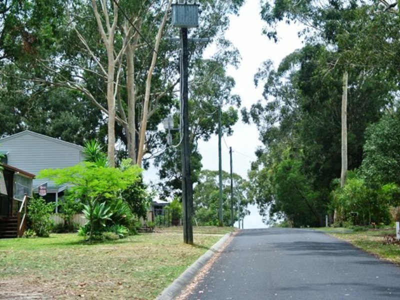 2 Baracoota St, Macleay Island QLD 4184