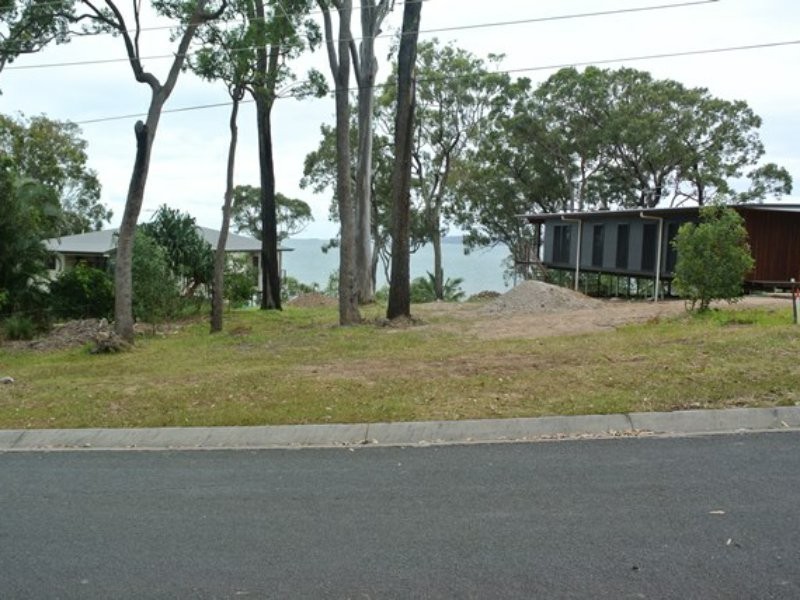 94 Beelong St, Macleay Island QLD 4184