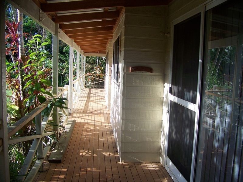 8 Michael Avenue, Lamb Island QLD 4184