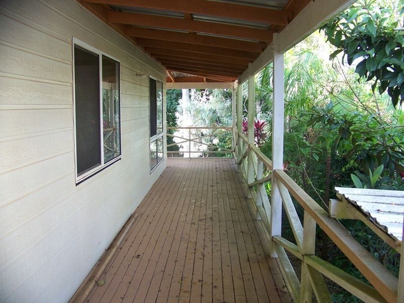 8 Michael Avenue, Lamb Island QLD 4184