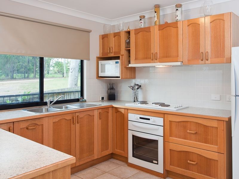 9 Helen Parade, Lamb Island QLD 4184