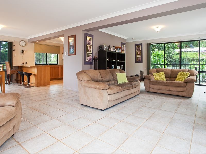 9 Helen Parade, Lamb Island QLD 4184