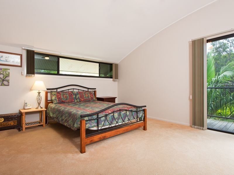 9 Helen Parade, Lamb Island QLD 4184