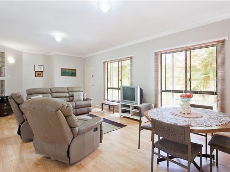 10 Peace st, Lamb Island QLD 4184