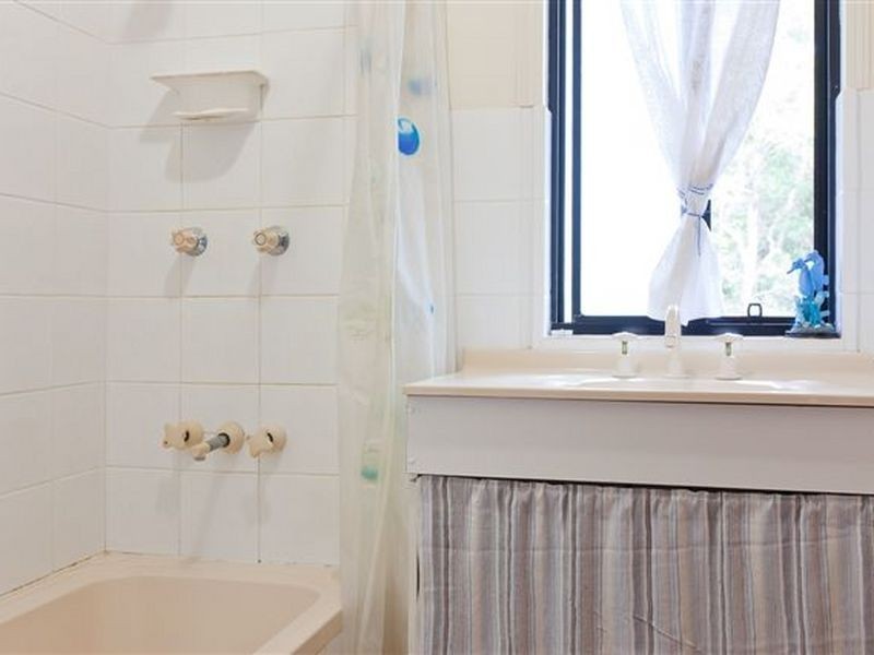 10 Peace st, Lamb Island QLD 4184
