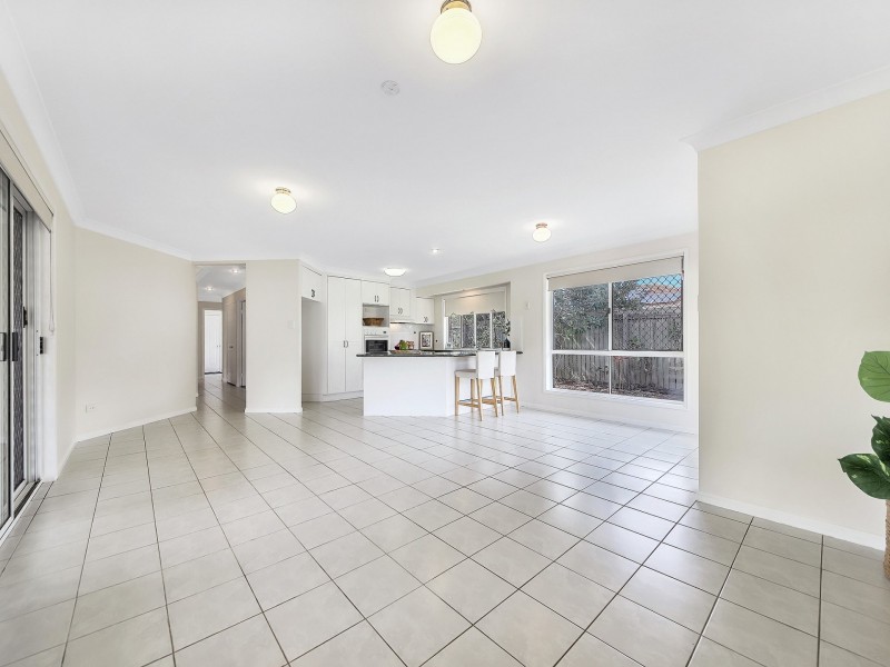 6 PINELANDS CIRCUIT, Redland Bay QLD 4165