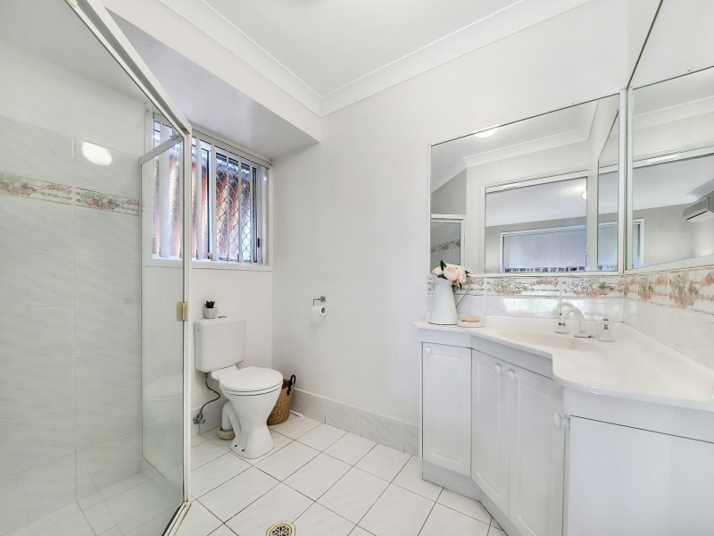 6 PINELANDS CIRCUIT, Redland Bay QLD 4165