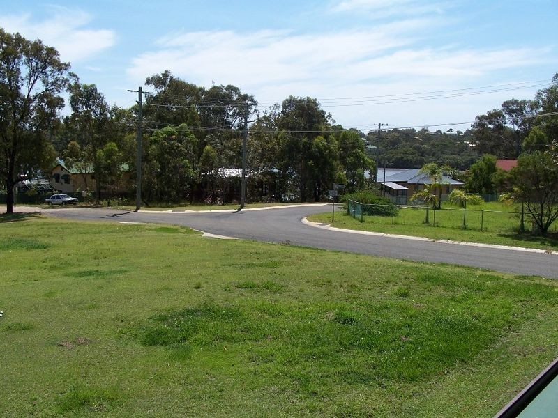 40 Crest Haven, Lamb Island QLD 4184