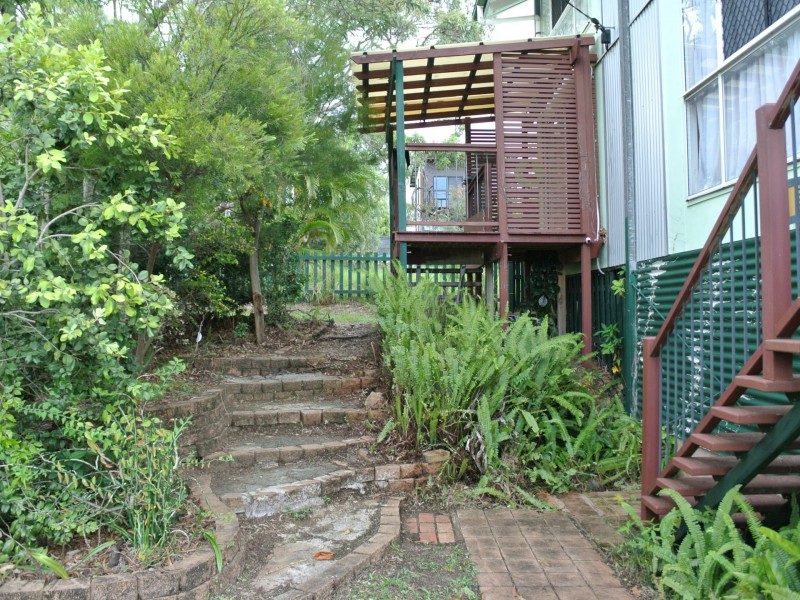 27 Oomool Street, Macleay Island QLD 4184