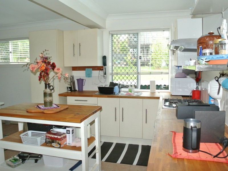 27 Oomool Street, Macleay Island QLD 4184