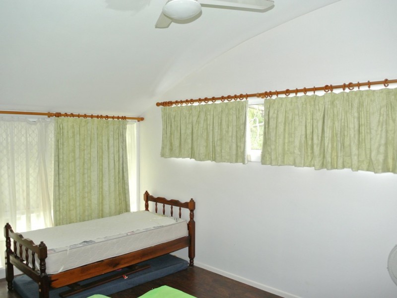 27 Oomool Street, Macleay Island QLD 4184