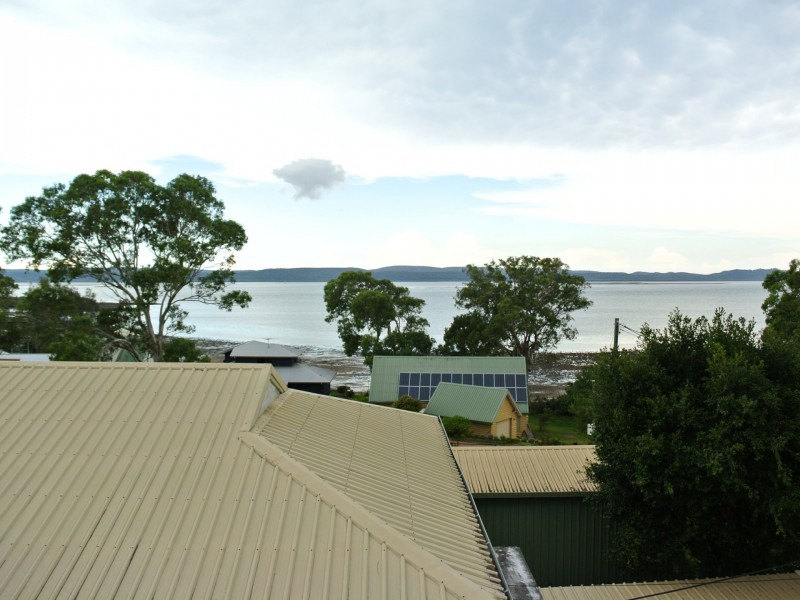 27 Oomool Street, Macleay Island QLD 4184