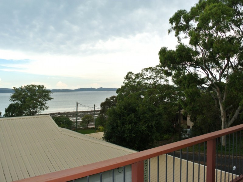 27 Oomool Street, Macleay Island QLD 4184