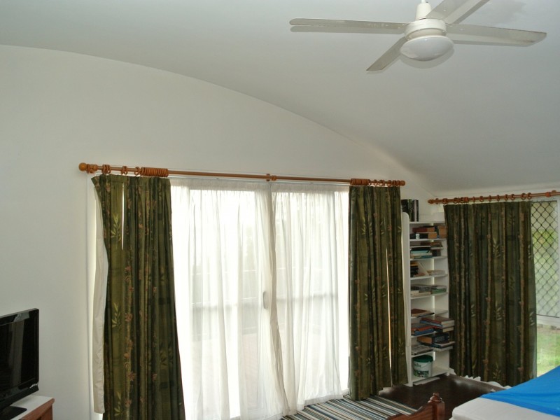 27 Oomool Street, Macleay Island QLD 4184