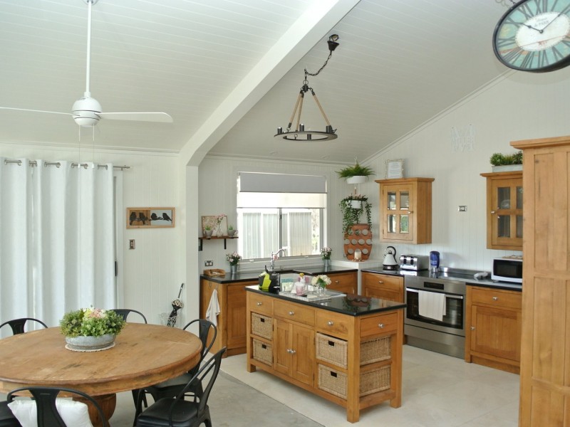 26 Tukkeri Street, Macleay Island QLD 4184