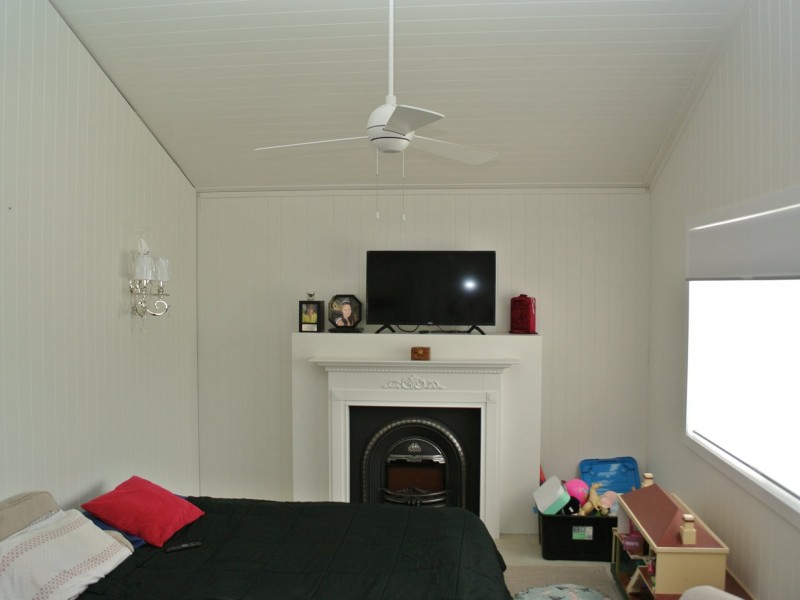26 Tukkeri Street, Macleay Island QLD 4184