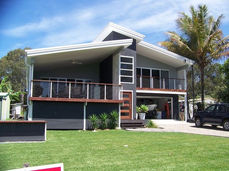 15 Kim Cres, Macleay Island QLD 4184