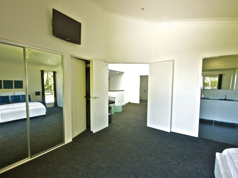 15 Kim Cres, Macleay Island QLD 4184