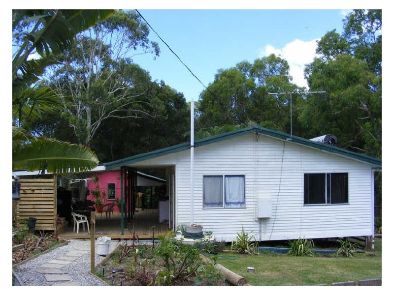 2 Alistair Crt, Macleay Island QLD 4184
