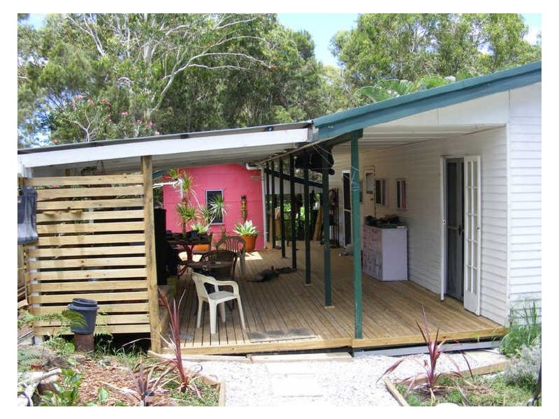 2 Alistair Crt, Macleay Island QLD 4184