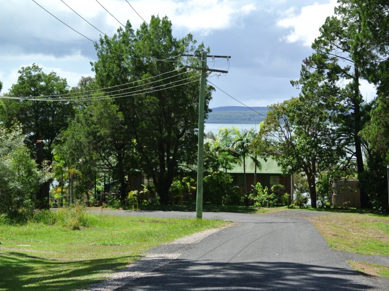 27 Cabriolet Crescent, Macleay Island QLD 4184