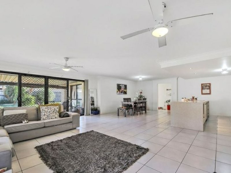 11 Pitman Place, Redland Bay QLD 4165