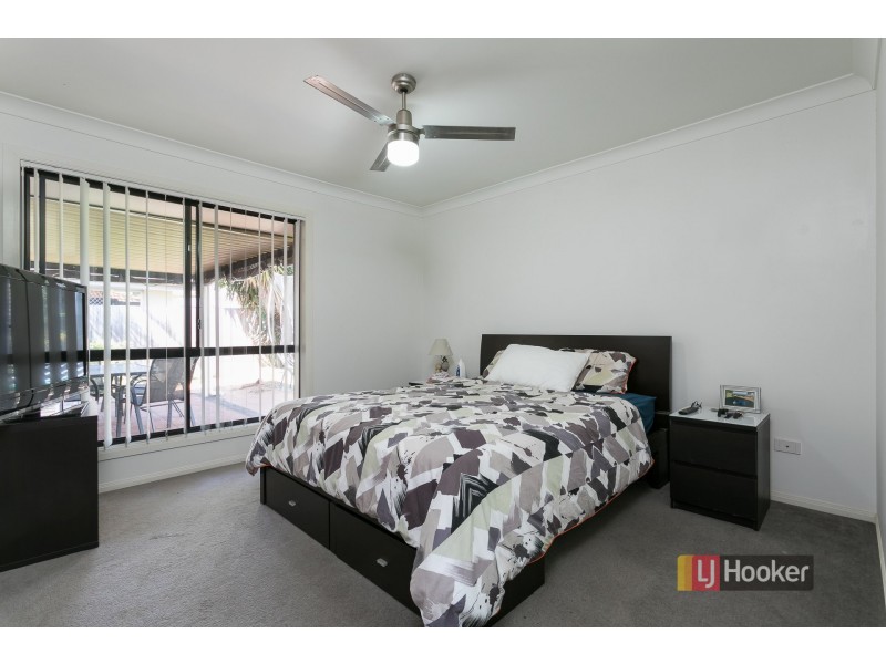 11 Pitman Place, Redland Bay QLD 4165