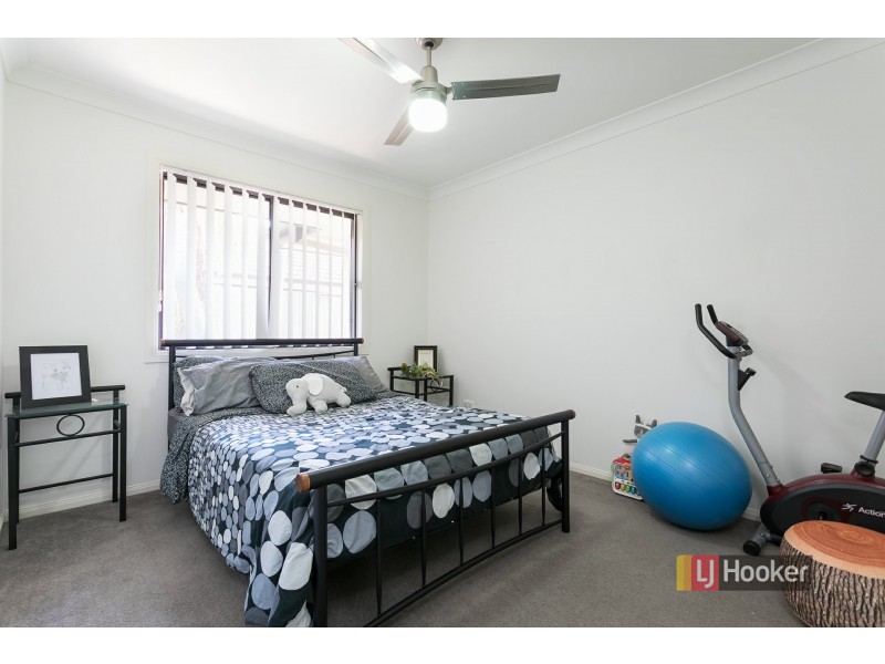 11 Pitman Place, Redland Bay QLD 4165