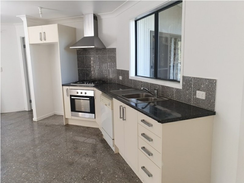 41 TENANNE, Russell Island QLD 4184