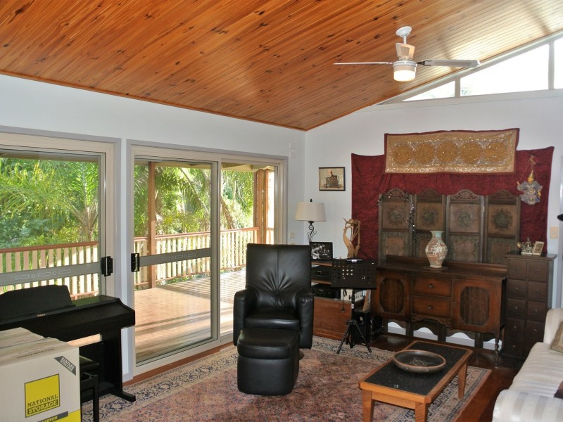 8 Kalara Street, Macleay Island QLD 4184