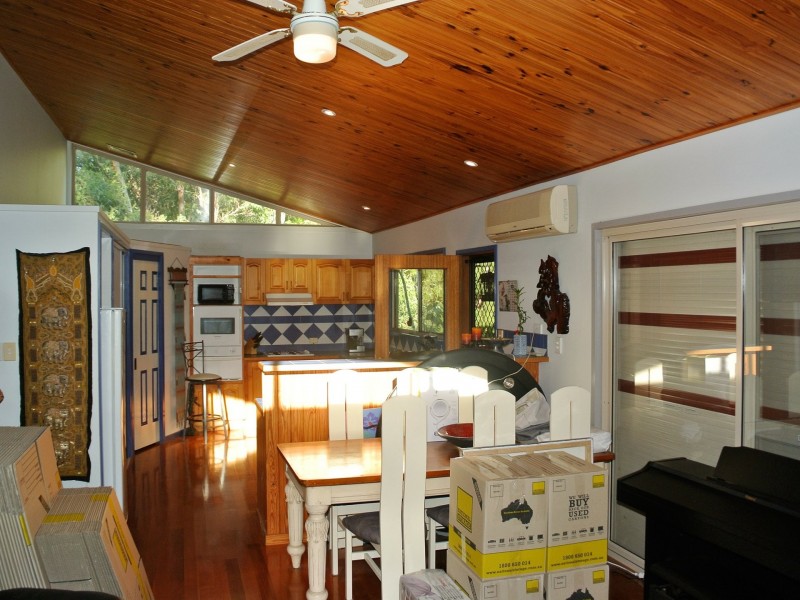 8 Kalara Street, Macleay Island QLD 4184