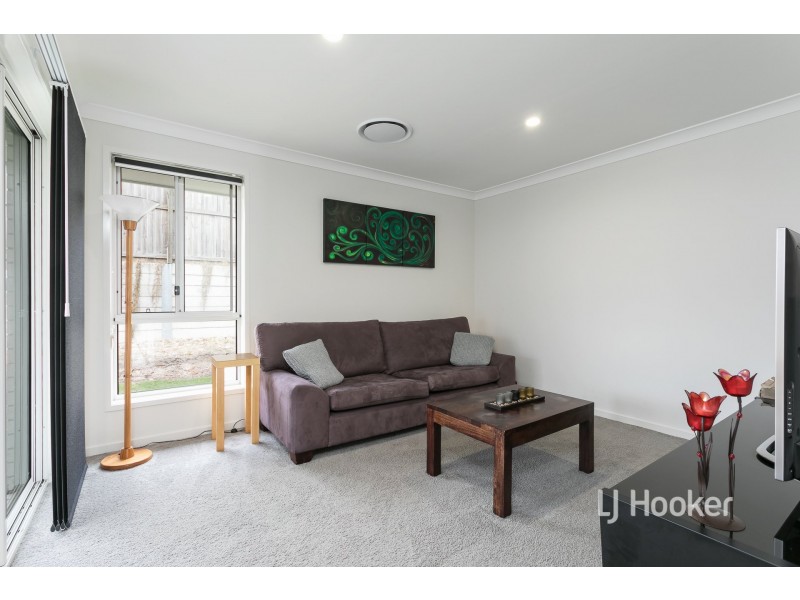 4 Valleygreen Close, Redland Bay QLD 4165