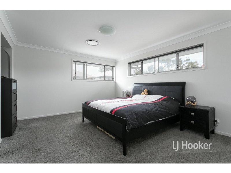 4 Valleygreen Close, Redland Bay QLD 4165