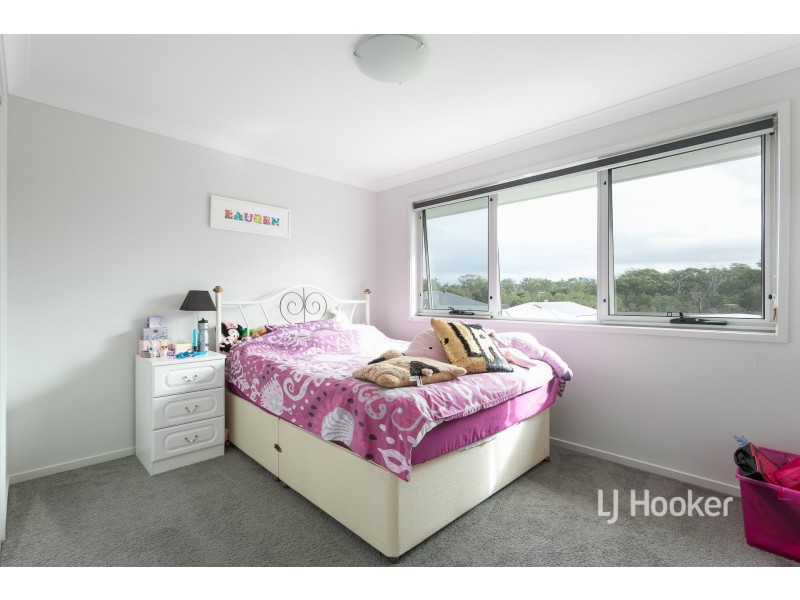 4 Valleygreen Close, Redland Bay QLD 4165