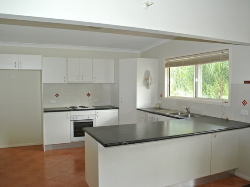 2 Cathy Street, Macleay Island QLD 4184