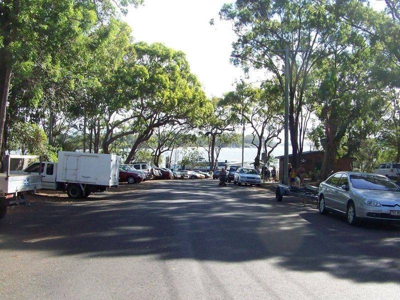6-8 LUCAS DR, Lamb Island QLD 4184