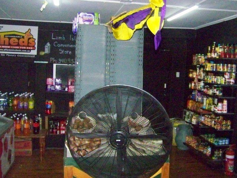 6-8 LUCAS DR, Lamb Island QLD 4184