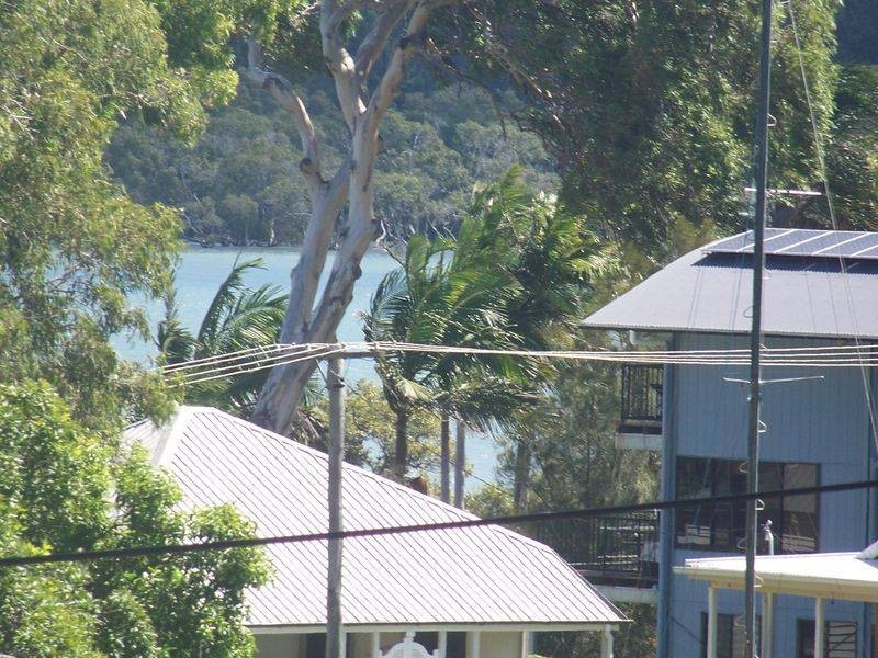 53 LUCAS DR, Lamb Island QLD 4184